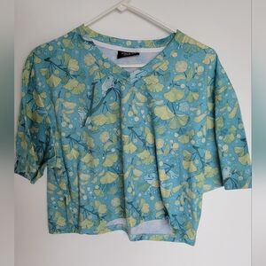 Morning Witch blue frog and ginkgo cropped unisex xl shirt